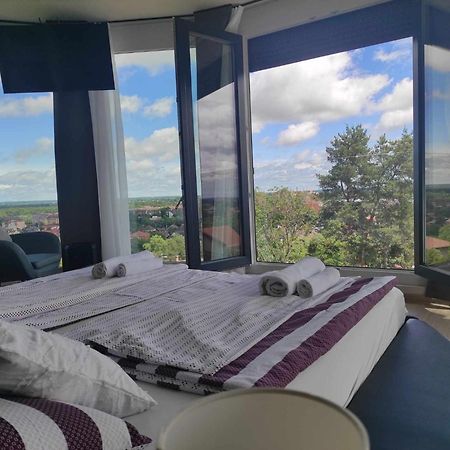 West Panorama Penthouse - Apartment With A Fantastic View Of The City Сомбатхей Экстерьер фото