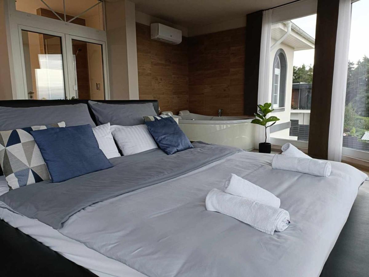 West Panorama Penthouse - Apartment With A Fantastic View Of The City Сомбатхей Экстерьер фото