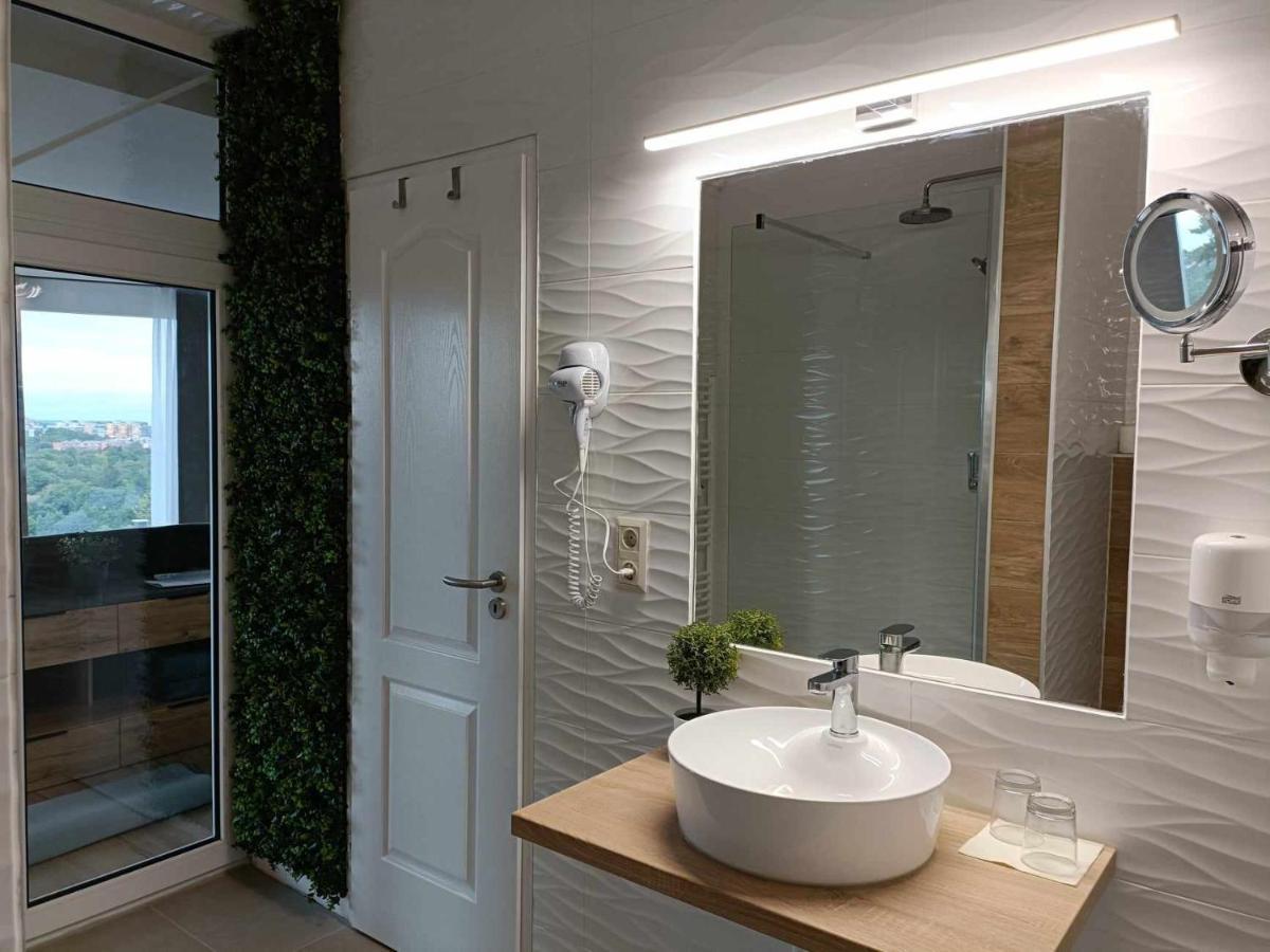 West Panorama Penthouse - Apartment With A Fantastic View Of The City Сомбатхей Экстерьер фото