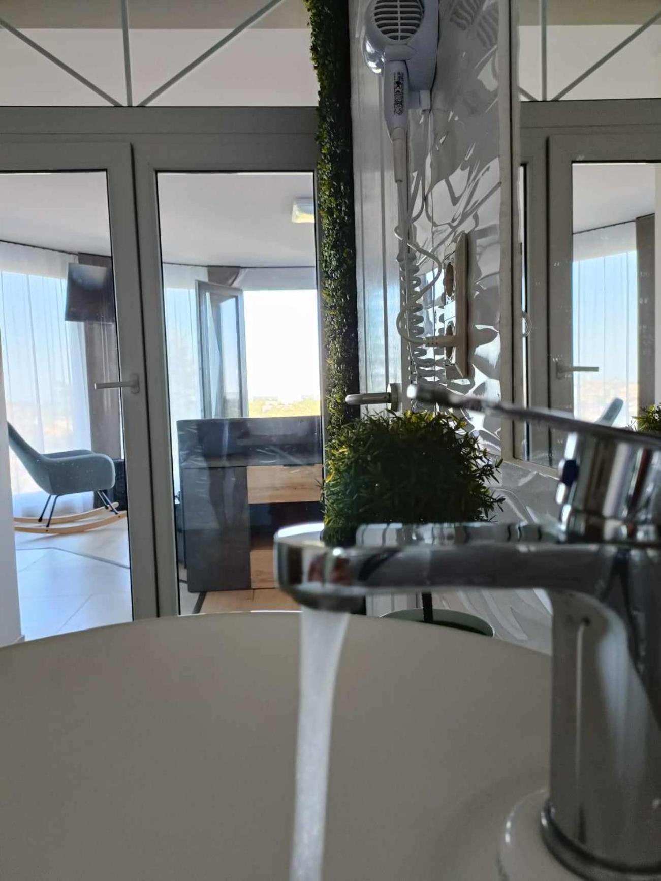 West Panorama Penthouse - Apartment With A Fantastic View Of The City Сомбатхей Экстерьер фото